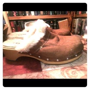 No boundaries cute n fuzzy women’s clog